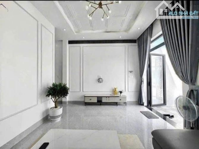 Ngân hàng thanh lý căn nhà cấp 4 ngay đường Tân Liêm - SHR - 680 TR - 2