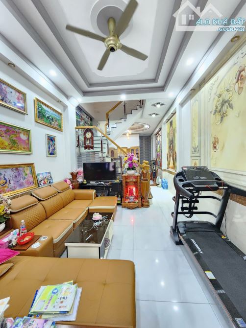 5Tỷ200 🔥👉 Nhà Hoàn Công gần Chợ Dĩ An 1__Hẻm Xe Hơi cách đường Trần Quang Khải chỉ 30m - 2