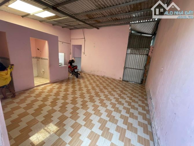 Chú Tám cần tiền ! Bán gấp căn nhà  kèm 5p trọ ở gần KCN Trảng Bàng 146m2 SHR giá 750tr - 2
