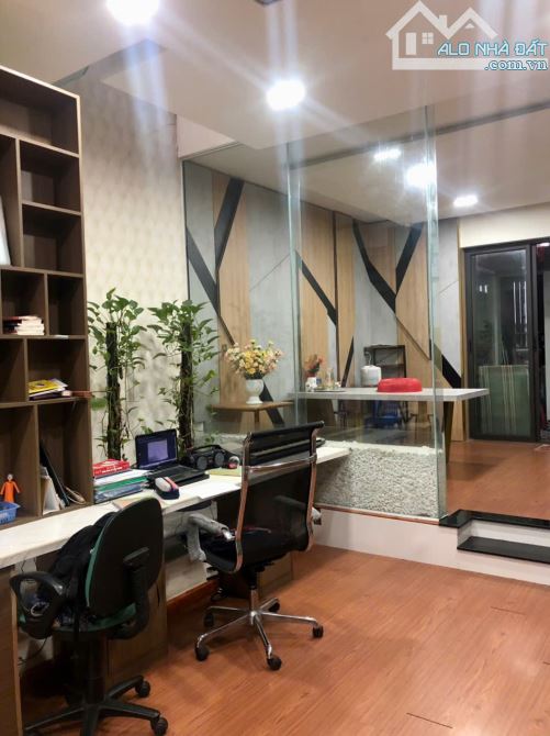 Bán nhà 2 tầng mặt tiền Hoàng Đạo Thúy, diện tích lớn 110m2 đầy đủ công năng vào ở ngay - 2