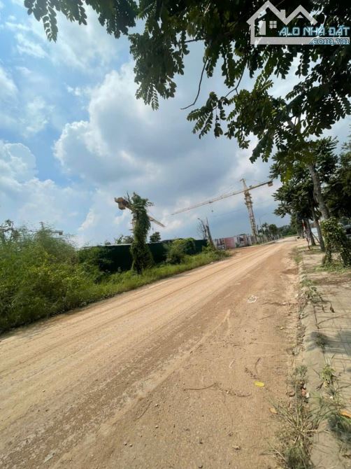 Cho thuê Việt Hưng- Đất đẹp -Vỉa hè-Sân bãi-Kho xưởng-công viên. - 2