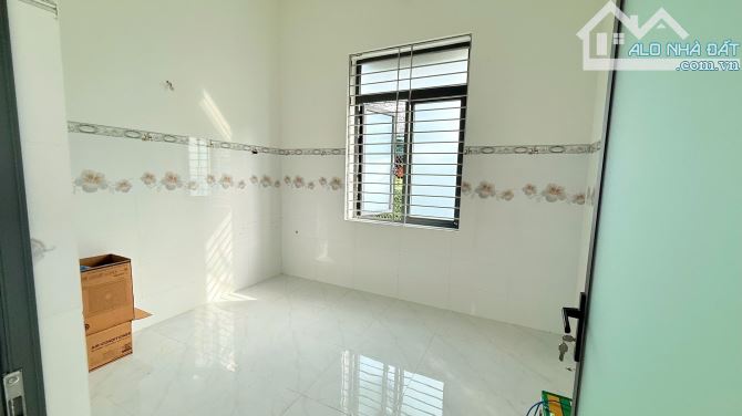 BÁN NHÀ MÁI THÁI 2 MẶT TIỀN ĐƯỜNG NHỰA - TT ĐẤT ĐỎ.DT 430m2(5,6×48) ĐẨT NỞ HẬU 12,5M - 3