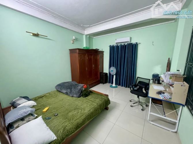 Bán nhà 3 tầng phố Đức Giang, Long Biên - Vị trí thoáng gần ô tô, chỉ 5.25 tỷ - 2