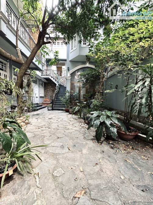 VILLA SÂN VƯỜN TRUNG TÂM QUẬN 1 - 333M2 - 4 TẦNG - 62 TỶ - 2