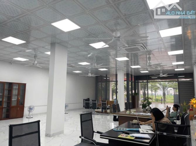 Cho thuê tòa nhà VP 7 tầng thang máy 300m/1 tầng trục chính kinh doanh  tại KĐT Thanh Hà - 2