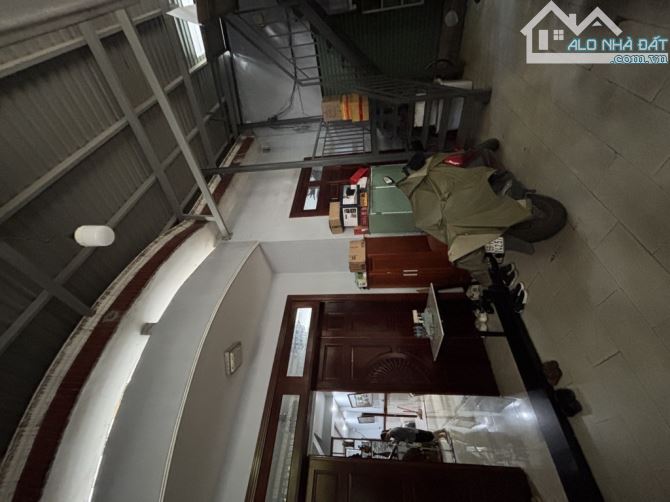 MẶT TIỀN KINH DOANH 2 CHIỀU CÁCH MẶT TIỀN CỘNG HOÀ CHƯA TỚI 5 CĂN - NGANG 19 x 20 - 2