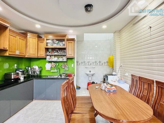 Nguyễn duy cung p12 gò vấp. 4 m dài 14 m -Trệt-Lửng -4lầu nhà nằm trong khu phân lô đồng b - 2