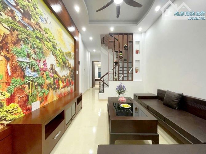 BÁN NHÀ HOÀNG HOA THÁM- BA ĐÌNH- LÔ GÓC THOÁNG- CÁCH MẶT PHỐ 20M- CẢI TẠO THANG MÁY- 9 TỶ - 2