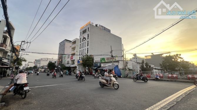 MẶT TIỀN KINH DOANH SIÊU ĐỈNH CÓ VỈA HÈ- PHẠM VĂN BẠCH -TÂN BÌNH- DT 107M2-15 TỶ - 2