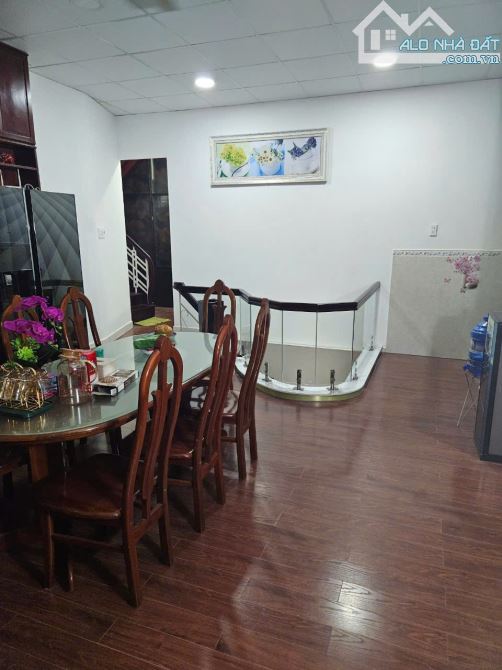 12tỷ quá rẻ cho căn nhà thu nhập tốt 30tr/tháng, có 2 lối đi riêng biệt. - 2