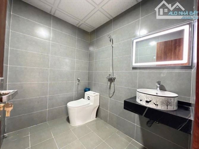 Bán nhà Cc CT3 Bắc Linh Đàm, HN, DT 68m2, giá bán 5.1 tỷ 🔥Mô tả: ☀️ Nhà lô góc view công - 2