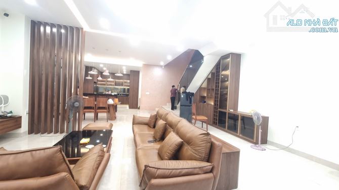 Bán biệt thự dt 223.8m2, 3 tầng, hồ bơi, full NT, tại đường 31, P. An Phú, 56 tỷ - 2