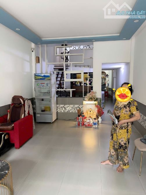 Nhà Sân vườn ngay trung tâm chỉ hơn 5 tỷ - 100m2 đất vuông vắn - 2