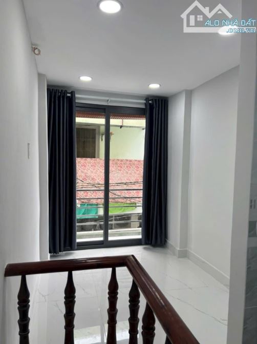 Nhà mới vào ở ngay , CMT8 quận 3 - 2