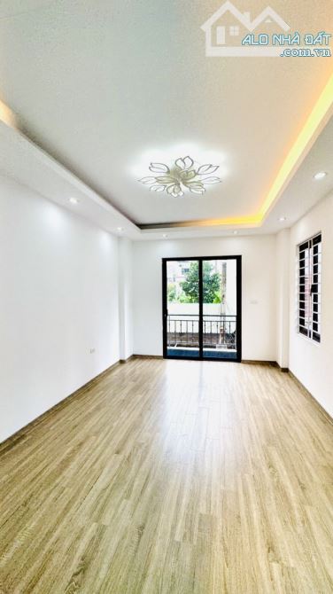 🔥🌺🏡 Nhà ĐẸP, LÔ GÓC, 43.5 m2, phố Quán Tình, Việt Hưng, Long Biên, Ô TÔ đỗ cửa, hơn 7 t - 2