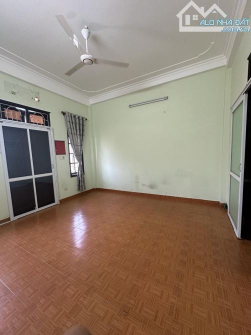Chính chủ gửi bán nhà mặt phố NGÔ QUYỀN - HÀ ĐÔNG. Diện tích : 50M . Giá 26 tỷ - 2