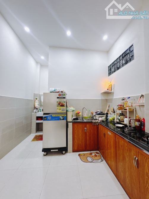 BÁN NHÀ 1 XẸT THẲNG QUẬN 4- 2TẦNG BTCT - 3.5x11 - HẺM 3M -KHÔNG QH HƠN 3TỶ TL - 2