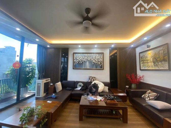 Bán nhà vườn tổng cục 5 Tân Triều, vỉa hè 3m, phố trung tâm  DT: 100 m x 6 tầng, MT: 5,5m - 2