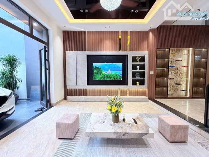 NHÀ MẶT TIỀN HÒA XUÂN đường 7,5m, gần VÕ CHÍ CÔNG, ĐÀ NẴNG: 5 x20m , 3 TẦNG 3 PN 3 WC - 2