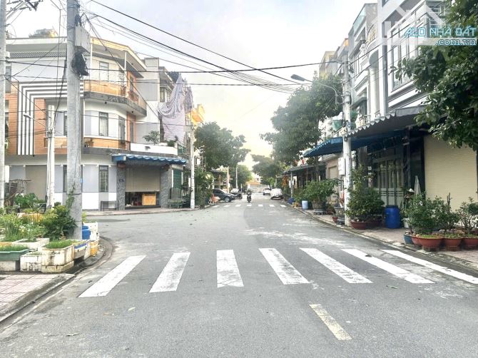 Bán gấp nhà 3 tầng gần tt y tế dĩ an giá đầu tư - 2