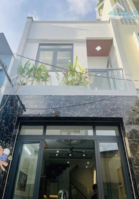 BÁN NHÀ LÊ VĂN QUỚI- 40m2- 2 tầng- 4 tỷ590- - Sổ riêng hoàn công - 2