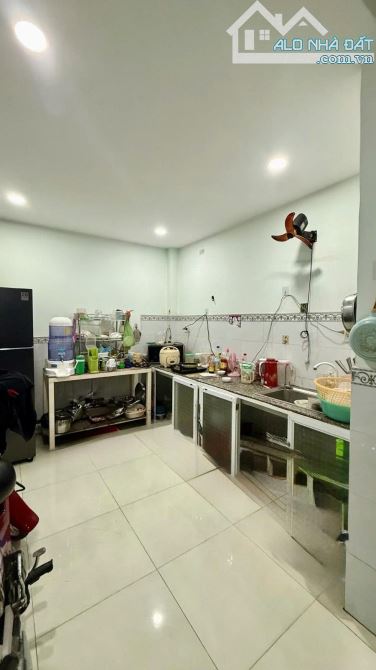 BÁN NHÀ MẶT TIỀN CHỢ HIỆP THÀNH Q12 - CÓ 4 PHÒNG TRỌ SAU - 3 TẦNG 100M2 - HƠN 6 TỶ - 2