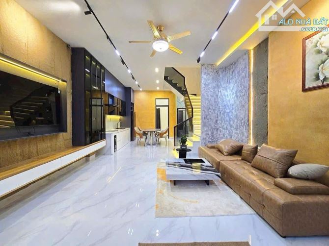 🔥 BÁN NHÀ 3 TẦNG MẶT TIỀN HÒA MINH – GẦN BIỂN NGUYỄN TẤT THÀNH – GIÁ CHỈ 7.XX TỶ 💰 - 2