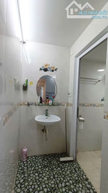 Nhà 2 tầng kiệt Phan Kế Bính- 70m2 ngang 4,3m- cách đường chính 30m- giá3.550 - 2
