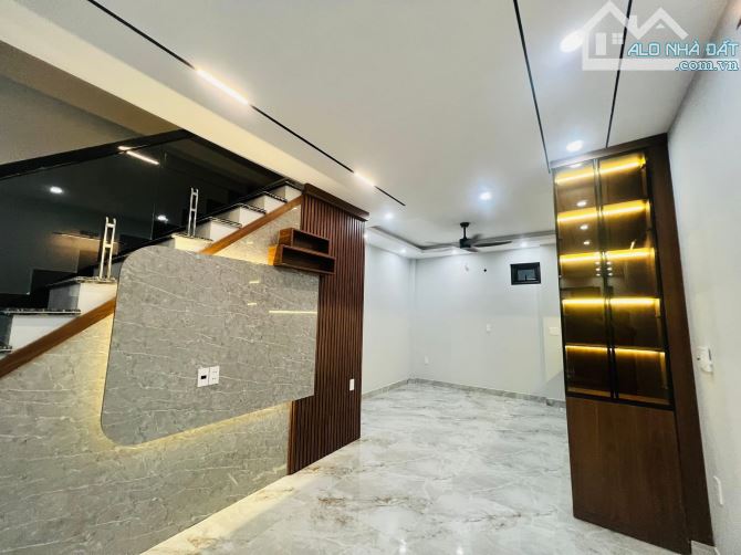 HƠN 2 TỶ - NHÀ ĐẸP Ở LUÔN - QUỲNH CƯ,HÙNG VƯƠNG, HỒNG BÀNG 3 NGỦ - 2