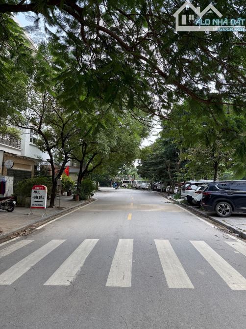 Bán Nhà Lô Góc Văn Phú 123m2 MT 20m Giá 29 Tỷ View Công Viên - 2