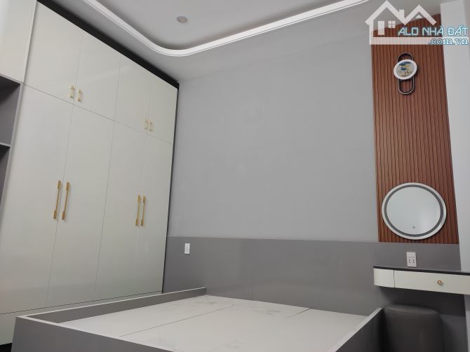 Bán gấp - Chỉ 5 tỷ tl mạnh - Nhà 2 tầng 53m2 - Đường 6m - không ngập- 1p Phạm Văn Đồng - 2