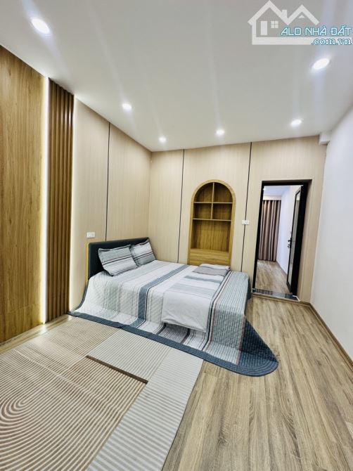 ☘️ PHỐ 8/3 ☘️NHÀ TẬP THỂ VIP – DTSD 50M - 2PN - FULL NỘI THẤT Ô TÔ ĐỖ CỔNG - 1 BƯỚC RA PHỐ - 2
