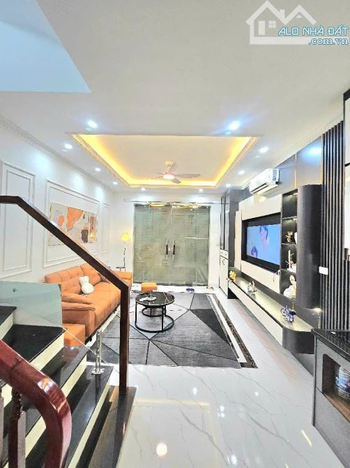 BÁN NHÀ CỔ LINH LONG BIÊN, Ô TÔ NHỎ VÀO NHÀ, MẶT TIỀN KHỦNG, TẶNG NỘI THẤT CHẤT, CHỈ 8.x T - 2