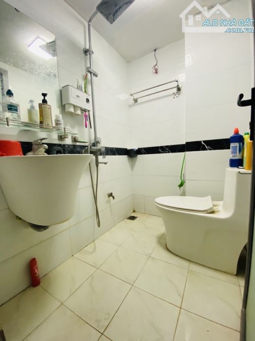 Biệt Thự phân lô phố Chùa Láng- 20m ra mặt ngõ oto- Diện tích 25m2- 5 tầng 3 ngủ- Giá 7 tỷ - 2