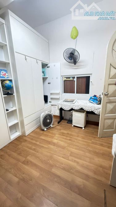 Cho thuê nhà nguyên căn Phạm Ngọc Thạch , Đống Đa. DT 55m x 3 tầng, giá 14tr - 2