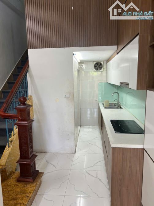 Cho thuê nhà ngõ Ngọc Lâm, Phường Gia Thụy, Long Biên. DT 40m x 3 tầng, giá 5tr - 2
