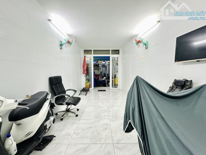 Bán nhà Quận 1 - Hẻm kinh doanh oto - 44m2, không quy hoạch - 3