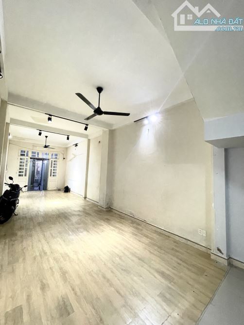 Bán nhà Quận 8 xe hơi đỗ cửa đường Dương Bá Trạc thuận tiện tất cả mọi phương diện. - 3