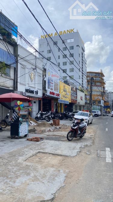 Bán Mặt tiền Kinh doanh đường BÀ TRIỆU - TP Huế - DT 212m2 Giá 1xxtr/m2 - 3