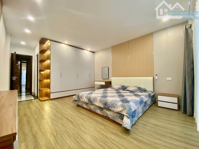 NHỈNH 11 TỶ CÓ NGAY NHÀ ĐẸP -  6 TẦNG THANG MÁY- CỔ LINH- LONG BIÊN - DT 50M - MT4,5M - 3