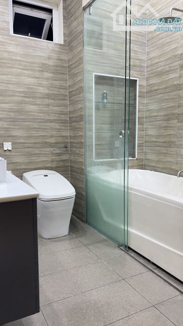 BIỆT THỰ SÂN VƯỜN 1000M2 SANG TRỌNG RỘNG RÃI BẬC NHẤT HÓC MÔN - 3
