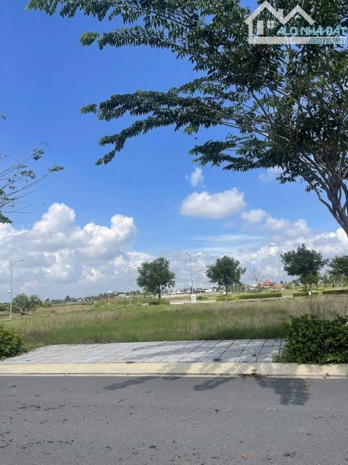 Cần bán đất Quận 9 cách Vinhome 2km - Sổ Hồng Riêng - Giá chỉ 30 triệu/m2 - 3