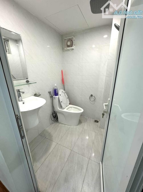 BÁN CĂN HỘ TẬP THỂ PHAN ĐÌNH GIÓT GIẢI PHÓNG THANH XUÂN - 100M 4PN - SĐCC 3 THOÁNG Ở NGAY - 3