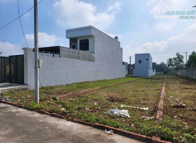 Bán gấp 740triệu lô đất MT Trần Văn Chẩm, Tân Thông Hội 180m2 , SHR - 3