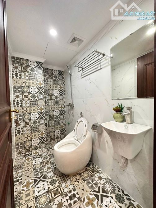 Phân lô Trần Quốc Hoàn, 36m2*6T, ô tô đỗ cửa, nhà đẹp ở ngay, dân trí cao, gần phố, 12 tỷ - 3