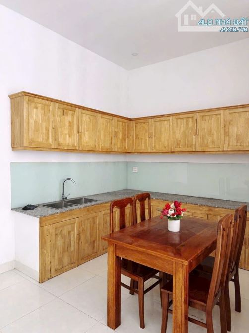 NHÀ LẦU 2 MẶT TIỀN – LỘ TRƯỚC 3.5 M VÀ SAU 2,5M – NHÀ ĐÃ HOÀN CÔNG – GẦN HOA VIÊN THÀNH ĐẠ - 3