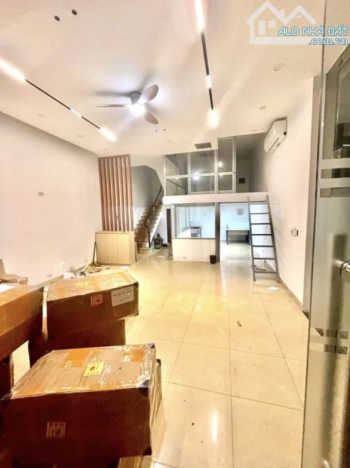 Bán nhà VIP Lĩnh Nam, 5 tầng, mặt tiền 8m, lô góc 3 thoáng, xe công đỗ cửa, 76m2, nhỉnh 23 - 3