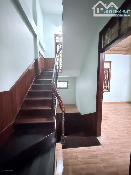 Cho thuê nhà phố Nghĩa Đô. Diện tích 40/50m2 x 5 tầng, lô góc, 20 tr/th - 3