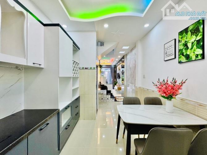 Bán nhanh căn nhà siêu vip tại Nguyên Hồng, Gò Vấp/ 50m2 Giá chỉ 5 tỷ 9/ SHR chính chủ - 3