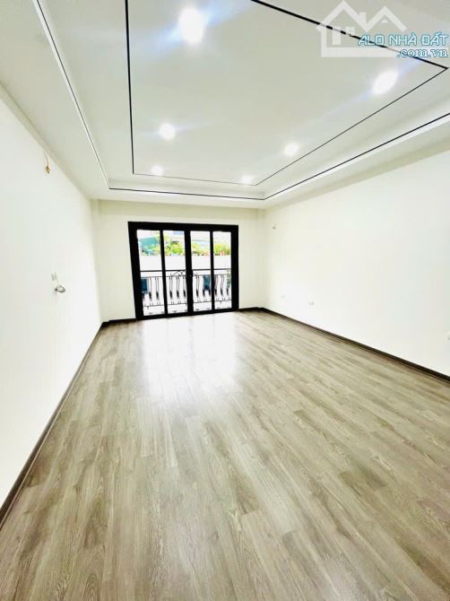 Bán nhà Tân Mai 45m2 x 5 tầng, thang máy, mới đẹp long lanh, ô tô ngủ trong nhà, giá 9,5 - 3